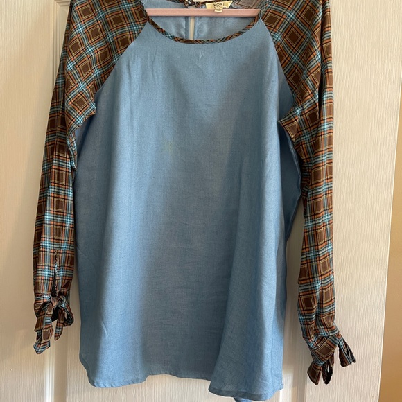 Kori Fall Chambray Top - Picture 4 of 11